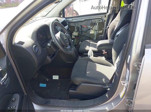 1C4NJDBBXGD551385 2016 JEEP COMPASS Silver Front interior view