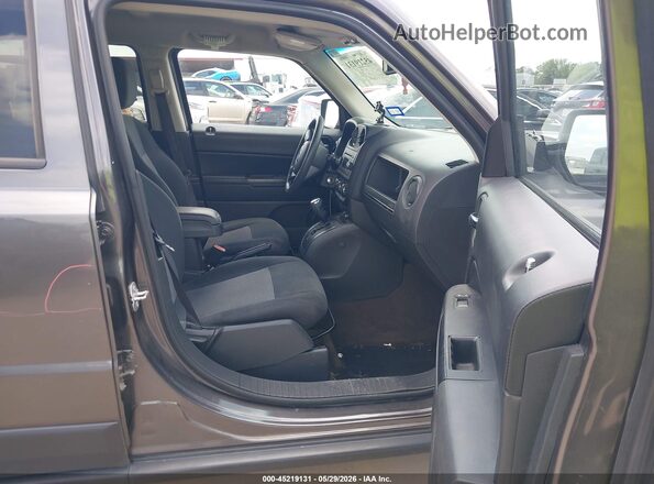 1C4NJPBA0GD559729 2016 JEEP PATRIOT Gray Widok wnętrza z przodu