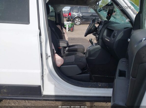 1C4NJPBA1HD211858 2017 JEEP PATRIOT White Widok wnętrza z przodu