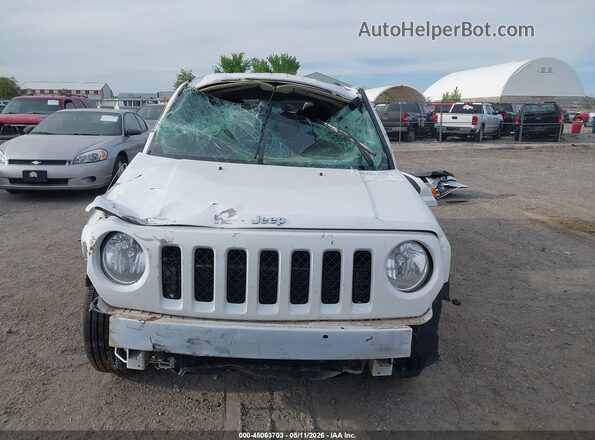1C4NJPBA1HD211858 2017 JEEP PATRIOT White Widok wnętrza z tyłu