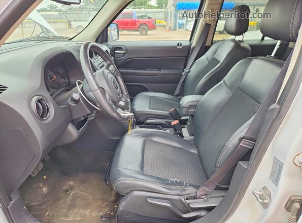 1C4NJPBA2HD202134 2017 JEEP PATRIOT White Widok wnętrza z przodu