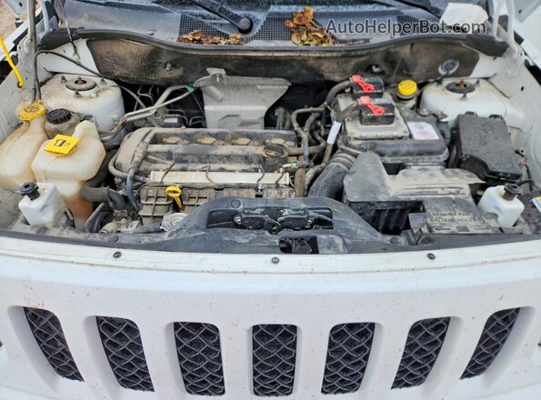 1C4NJPBA2HD202134 2017 JEEP PATRIOT White Widok wnętrza z tyłu