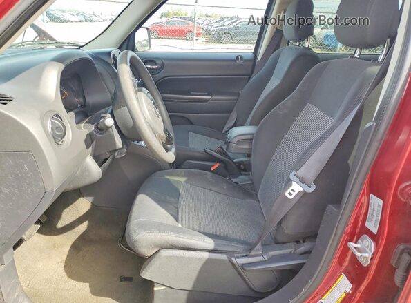 1C4NJPBA9GD813843 2016 JEEP PATRIOT Красный Вид салона спереди