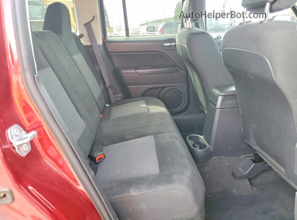 1C4NJPBA9GD813843 2016 JEEP PATRIOT Красный Вид задней части салона
