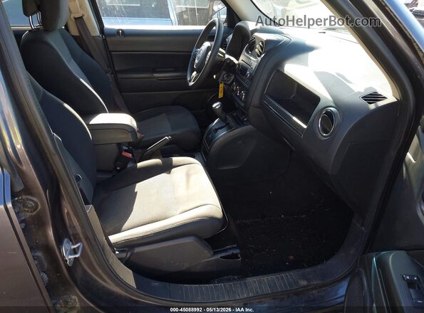 1C4NJPBB0GD575809 2016 JEEP PATRIOT Gray Front interior view