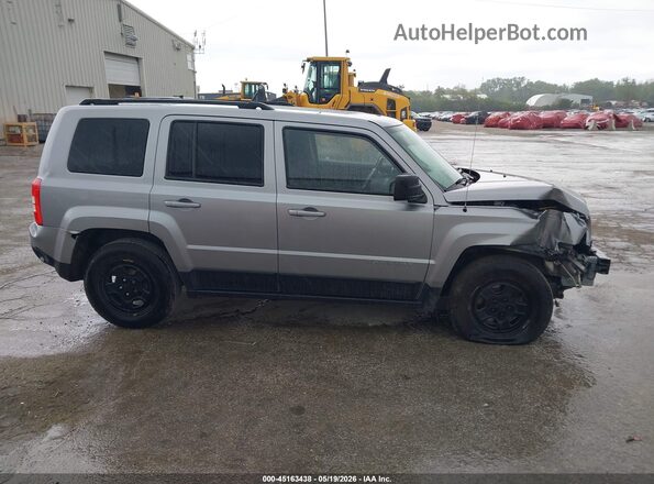 1C4NJPBB0HD103675 2017 JEEP PATRIOT Silver Rear interior view