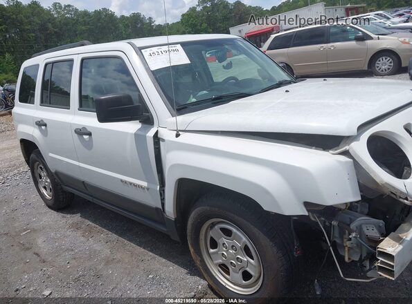 1C4NJPBB3GD601612 2016 JEEP PATRIOT White Вид задньої частини салону