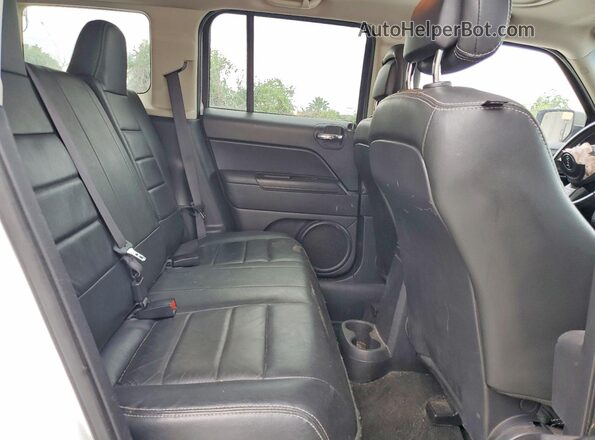 1C4NJPFA5HD136785 2017 JEEP PATRIOT White Widok tylnych siedzeń