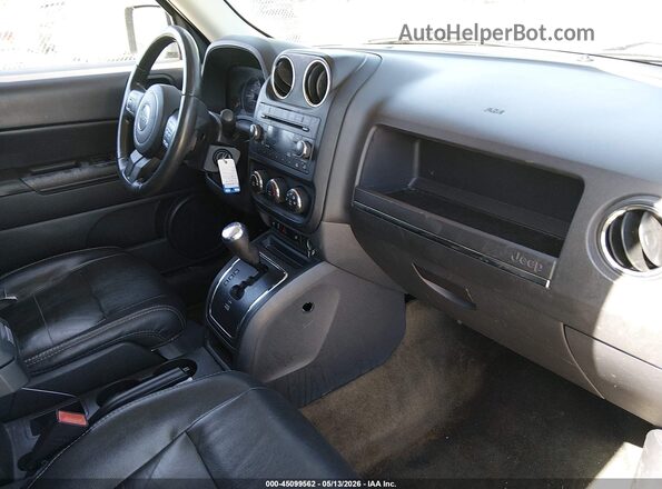 1C4NJPFA8GD800172 2016 JEEP PATRIOT Gray Front interior view