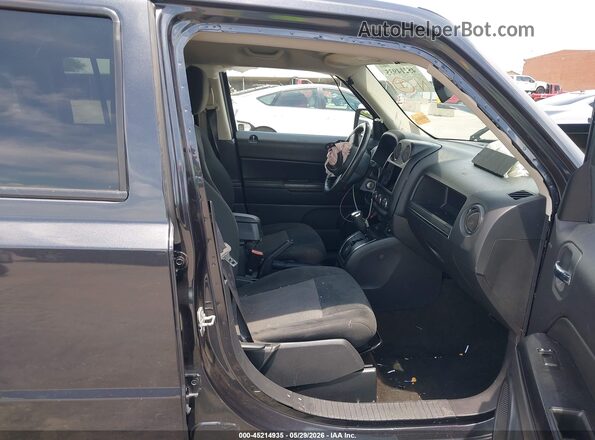 1C4NJPFB2GD590502 2016 JEEP PATRIOT Dark Blue Front interior view