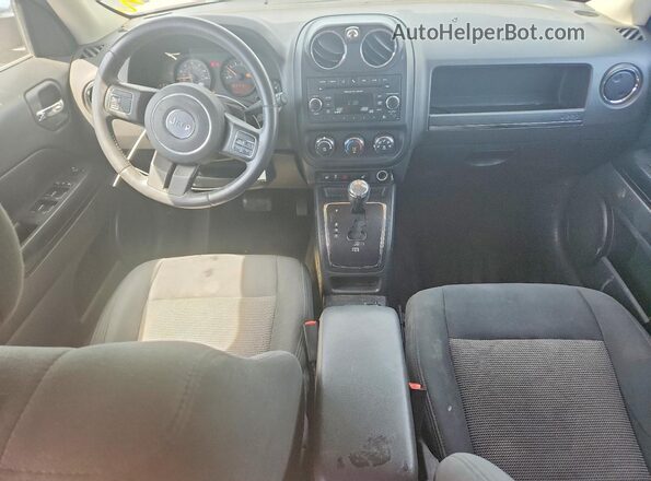 1C4NJPFB4GD655589 2016 JEEP PATRIOT Красный Вид панели приборов