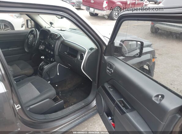 1C4NJRBB7GD522522 2016 JEEP PATRIOT Gray Front interior view