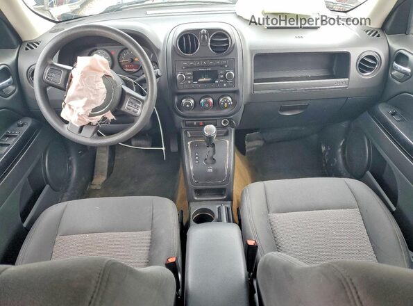 1C4NJRBB9GD682806 2016 JEEP PATRIOT Maroon Widok deski rozdzielczej