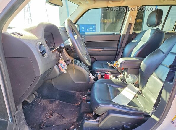 1C4NJRFB0GD524008 2016 JEEP PATRIOT White Front interior view