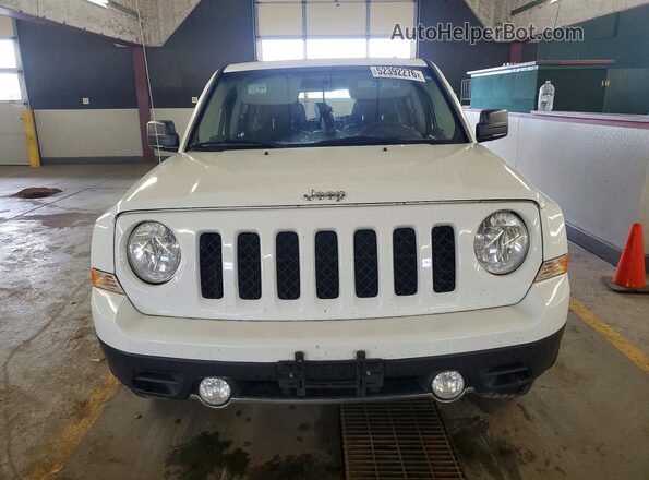 1C4NJRFB3GD752889 2016 JEEP PATRIOT White Front view