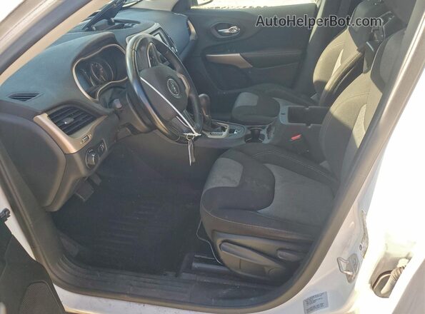 1C4PJLAB0HW666815 2017 JEEP CHEROKEE White 