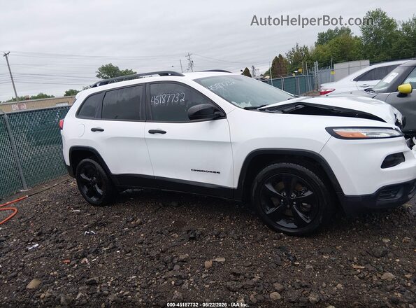 1C4PJLAX5JD559093 2018 JEEP CHEROKEE White 