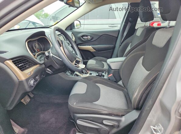 1C4PJLCB0JD605513 2018 JEEP CHEROKEE Silver 