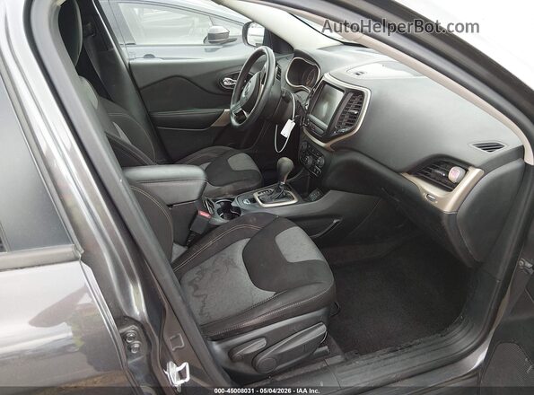 1C4PJLCB2JD588374 2018 JEEP CHEROKEE Gray Front interior view
