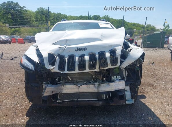 1C4PJLCB2JD621129 2018 JEEP CHEROKEE White Rear interior view