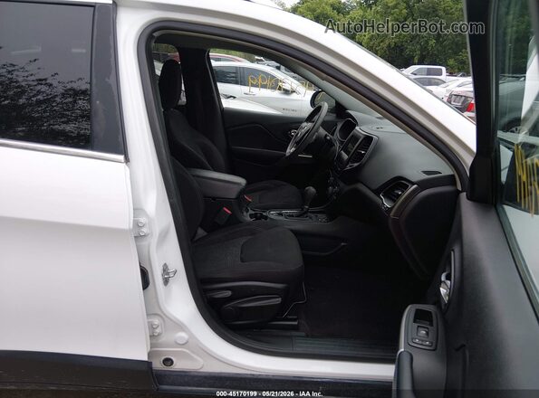 1C4PJLCB3KD178488 2019 JEEP CHEROKEE Белый Вид салона спереди