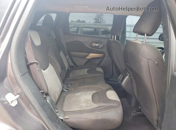 1C4PJLCB4JD518844 2018 JEEP CHEROKEE Gray უკანა სალონის ხედი