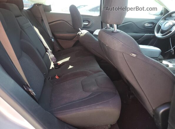 1C4PJLCB4KD241100 2019 JEEP CHEROKEE Silver Հետևի նստատեղերի տեսք