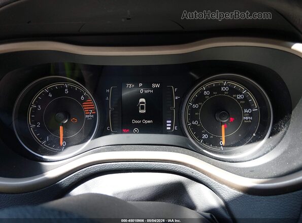 1C4PJLCB6JD605788 2018 JEEP CHEROKEE Red Հետևի նստատեղերի տեսք