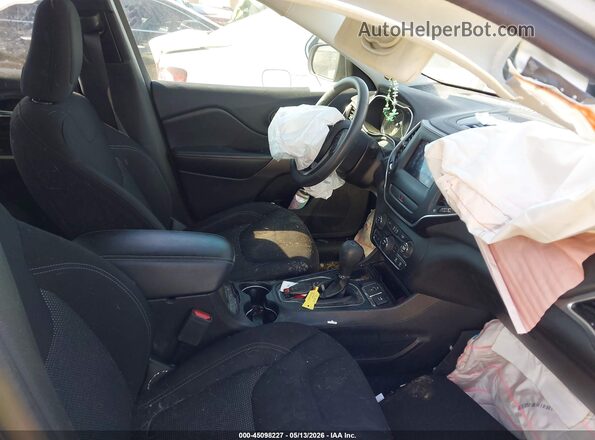 1C4PJLCB6KD187220 2019 JEEP CHEROKEE Silver Widok wnętrza z przodu