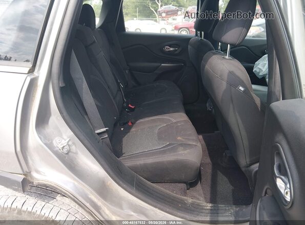 1C4PJLCB7KD109061 2019 JEEP CHEROKEE Silver Вид наклейки з VIN-кодом