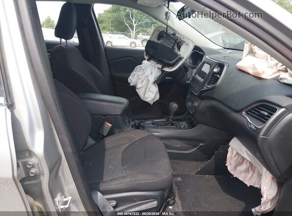 1C4PJLCB7KD109061 2019 JEEP CHEROKEE Silver Вид салону спереду