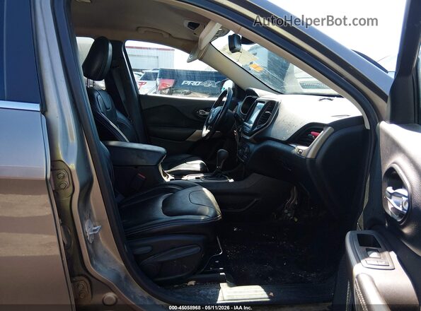 1C4PJLCB8HW623255 2017 JEEP CHEROKEE Gray Вид салону спереду