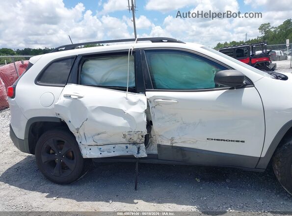 1C4PJLCB8JD620180 2018 JEEP CHEROKEE White Widok z przodu