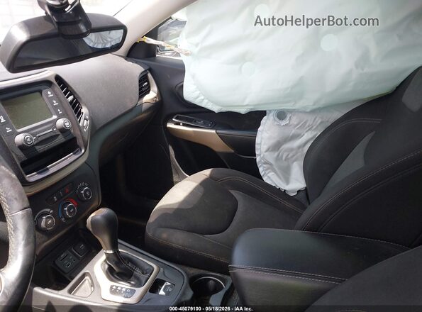 1C4PJLCB8JD620180 2018 JEEP CHEROKEE White Widok wnętrza z przodu
