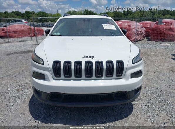 1C4PJLCB8JD620180 2018 JEEP CHEROKEE White Widok zestawu wskaźników