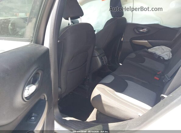 1C4PJLCB8JD620180 2018 JEEP CHEROKEE White Widok naklejki z numerem VIN