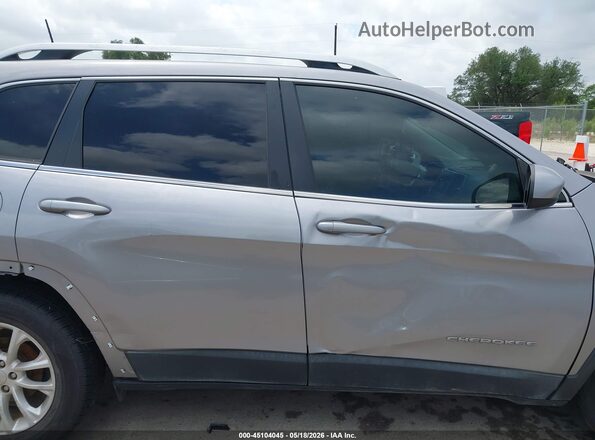 1C4PJLCB9KD434665 2019 JEEP CHEROKEE Gray Rear interior view