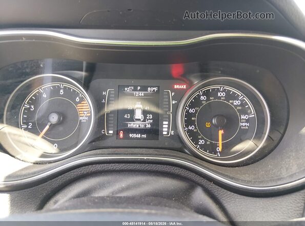1C4PJLCBXKD265952 2019 JEEP CHEROKEE Silver Вид задніх сидінь