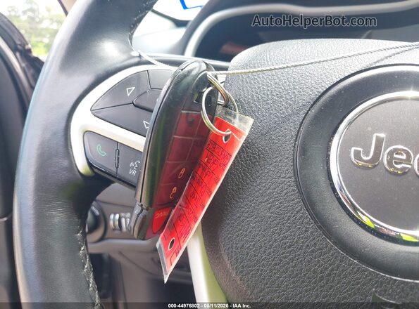 1C4PJLCS2GW370528 2016 JEEP CHEROKEE Gray Widok deski rozdzielczej