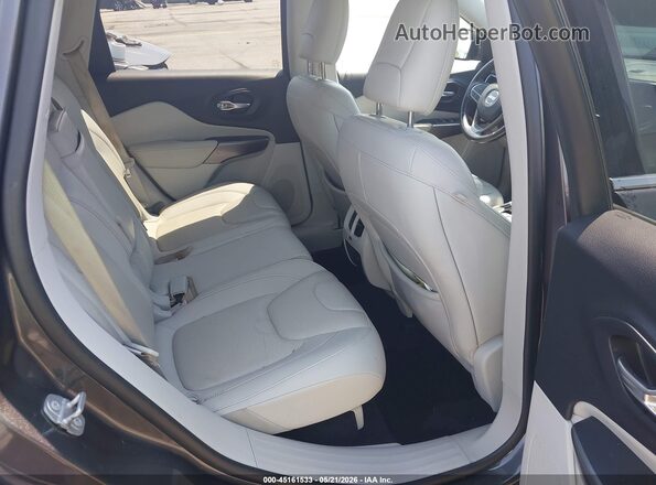 1C4PJLDB6KD151865 2019 JEEP CHEROKEE Gray VIN կոդի պիտակի տեսք