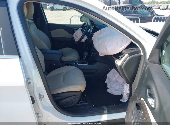 1C4PJLDS9GW172933 2016 JEEP CHEROKEE White Front interior view