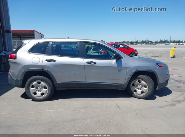 1C4PJMAB6GW202822 2016 JEEP CHEROKEE Silver Vista interior trasera