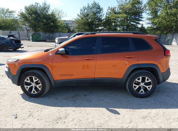 1C4PJMBB8GW144839 2016 JEEP CHEROKEE Orange Вид задньої частини салону