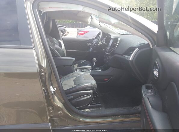 1C4PJMBS3GW132243 2016 JEEP CHEROKEE Brown Front interior view