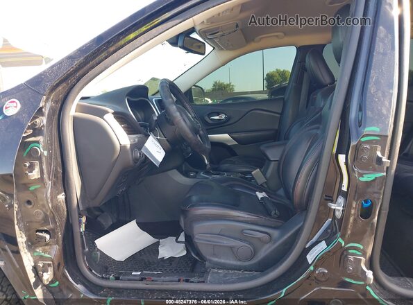 1C4PJMBS5HW649576 2017 JEEP CHEROKEE Black Front interior view