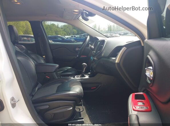 1C4PJMBS8GW130956 2016 JEEP CHEROKEE White Вид салону спереду