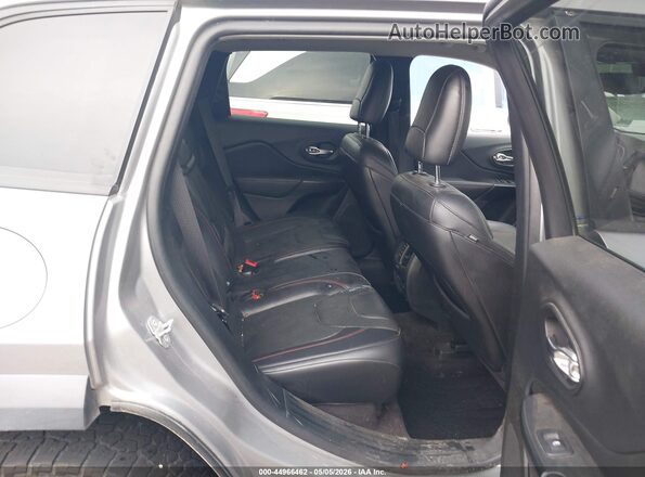 1C4PJMBX1KD137697 2019 JEEP CHEROKEE Gray VIN sticker view
