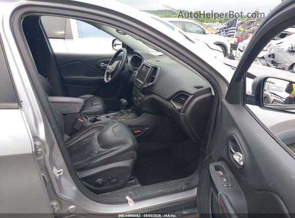 1C4PJMBX1KD137697 2019 JEEP CHEROKEE Gray Front interior view
