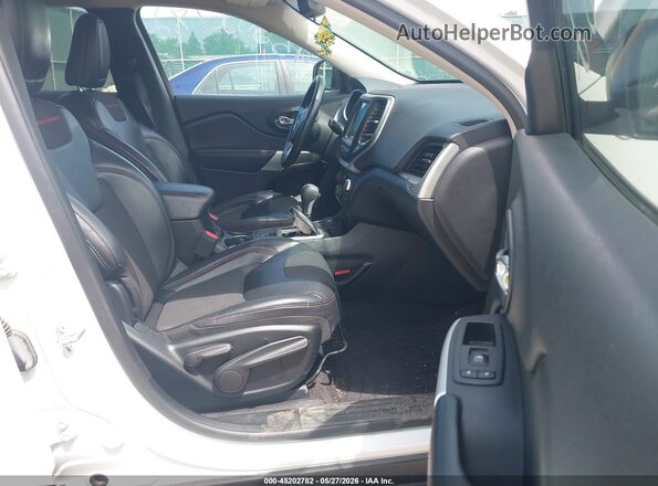 1C4PJMBX3JD547092 2018 JEEP CHEROKEE White Front interior view