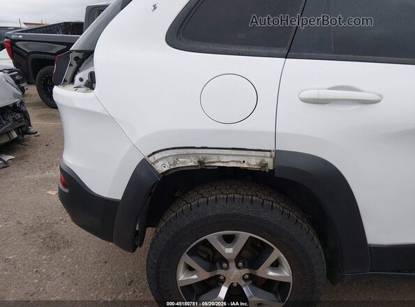 1C4PJMBX5JD617594 2018 JEEP CHEROKEE White Vista frontal